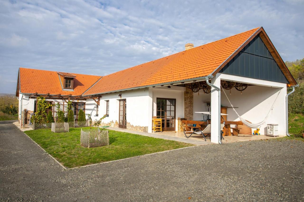 Kishosszuret Vendeghaz Hotel Pécsvárad Exterior foto