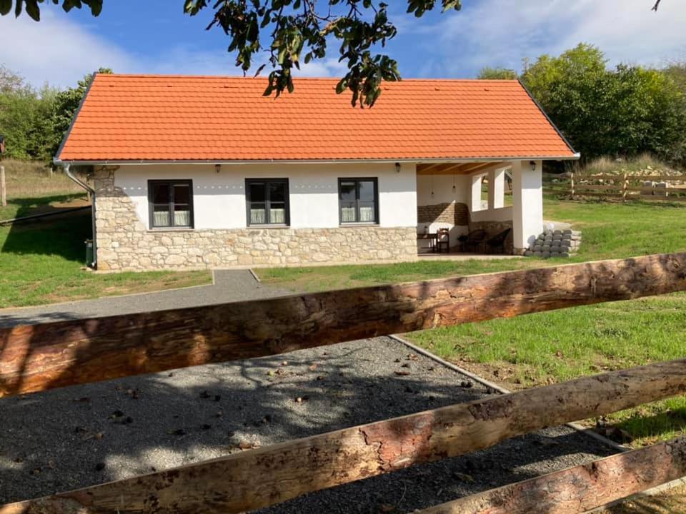 Kishosszuret Vendeghaz Hotel Pécsvárad Exterior foto