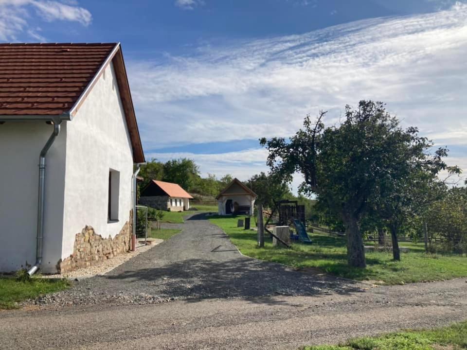 Kishosszuret Vendeghaz Hotel Pécsvárad Exterior foto
